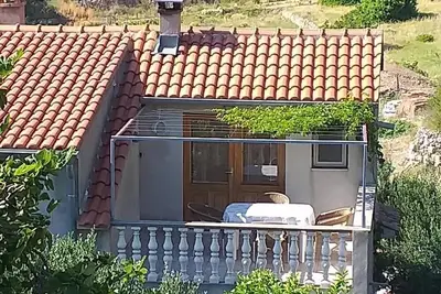 Image de Appartement de deux chambres avec la terrasse et la vue sur le mer Komiza, Vis (A-22657-a)