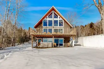 Image de Dog-friendly home with panoramic mountain views, grill, deck, & pool table