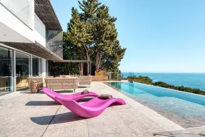 Image de Villa Infinity Résumé