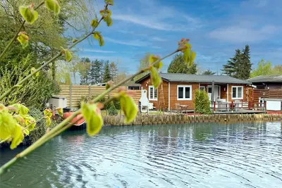 Image de Chalet confortable au bord de l'eau