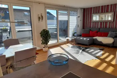 Image de Appartement \"Tina's Lounge Penthousewohnung\" avec vue sur les montagnes, terrasse privée et Wi-Fi
