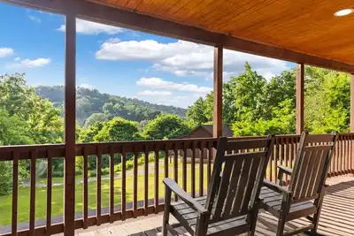 Balk Retreat/MountainViews/HotTub/Firepit