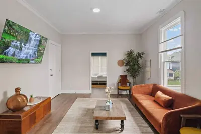 Image de 2 Units Combined| Historic 5br|2 Living|2 Kitchens