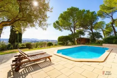 Image de Bastide marseillaise avec piscine et vue exceptionnelle sur la rade de Marseille