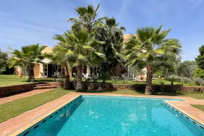 Image de Relax in the beauty of a saffron farm in the foothills of Atlas Mountains