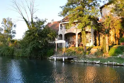 Image de Ô Pied Dans l'O maison de charme au bord de l'eau. Idéal entre amis, en famille.