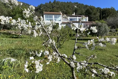 Image de Villa et jardin d'exceptions/Location extérieure idéale pour événements.