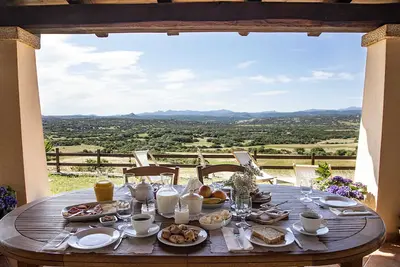 Image de Typical house with panoramic views, in the countryside 15 minutes from the sea.