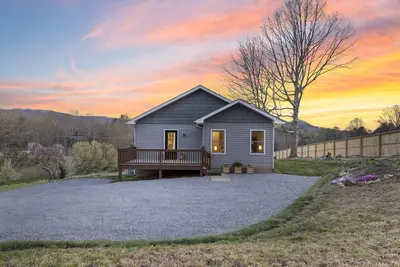 Image de Little Pisgah Sunrise by AvantStay | Mountain View