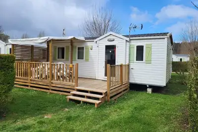 Image de **\"Évasion cosy à Ivry-la-Bataille – Bungalow chaleureux pour 6 personnes\"**