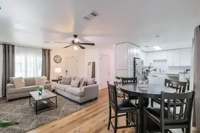 Image de Lovely 3 bedroom home near Downtown & Heights, Pet Friendly