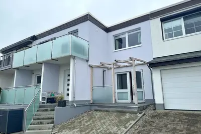 Die Ferienwohnung Befindet Sich in Einem Ruhigen Wohngebiet am Ortsrand von Sass