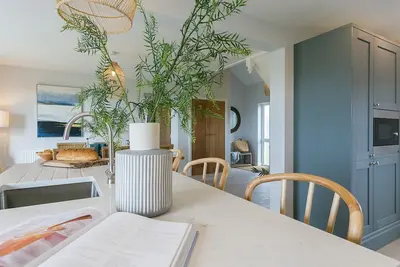 Image de Penrhyn Isaf Dau -  an on the beach that sleeps 6 guests  in 3 bedrooms