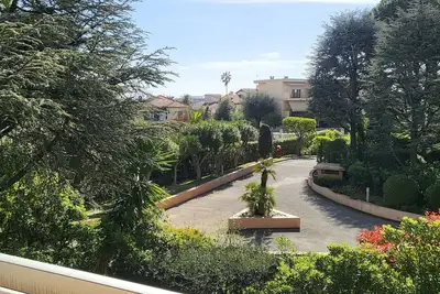 Image de Calme entre Centre ville et Plage Plaisirs de la Côte d'Azur à portée de main