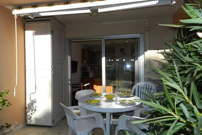 Image de Studio familial avec terrasse, piscine, tennis et accès plage - Bormes-les-Mimosas