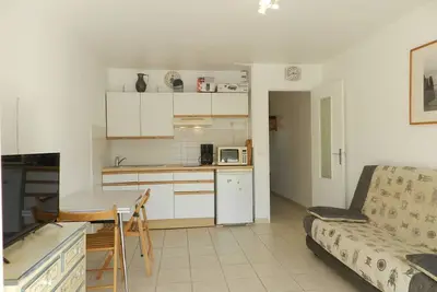 Image de Appartement T2 avec Terrasse, 150m Plage, Parking Privatif – Bormes-les-Mimosas