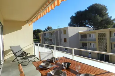 Image de Appartement climatisé, terrasse, parking privé, à 150m de la plage - Bormes-les-Mimosas