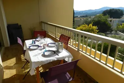 Image de Charmant appart T2 avec terrasse, proche plage et commerces, garage privé, Bormes-les-Mimosas