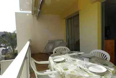 Image de Appartement 2 Pièces au Lavandou avec Terrasse, Wi-Fi et Parking Privé à 5min de la Plage