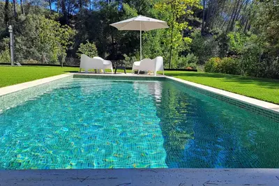 Image de Tres Teulades 8+1 Rodeada de Plantas, Arboles y Tranquilidad