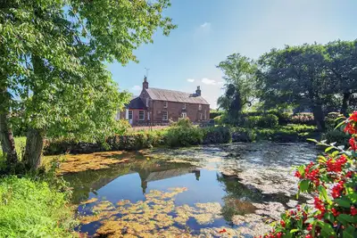 Image de Spacious luxury- private- peaceful- exclusive- surrounded by nature. Hot tub.