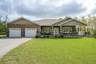 Image de Cozy Retreat On The Eastside Estate (10 Guest)