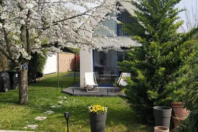 Image de Petite maison indépendante au calme, proche de Paris, parking, jardin
