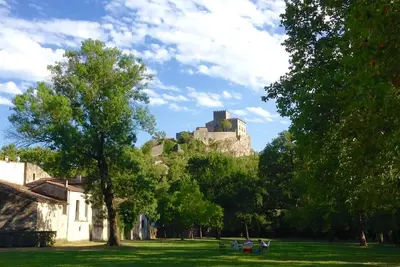 Image de charmante maison de village au pied du château de Brissac