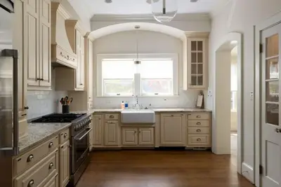 Image de Family & Group Retreat w/ Hot Tub + Office Space Central Gso