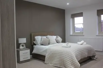 Brook Meadow House, 4 Bed House Manchester ¦ Business ¦ Retreat ¦
