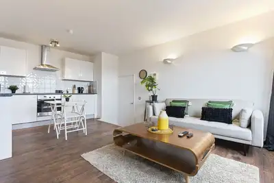 Image de Stunning 1-Bedroom Apartment is situated in Woolwich free parking, a lift WiFi.