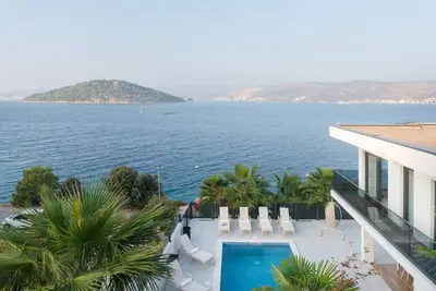 Image de Villa Palm Bay 1, heated pool - 5 m from the sea, private parking, with stunning sea view, nice terrace, beach access.