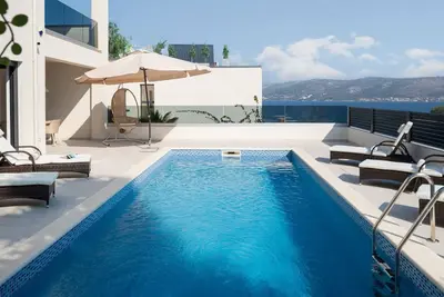 Image de Elegance Villa Palm Bay 2, heated pool - 10 m from the sea, with sea view and balcony