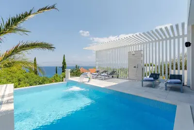 Image de Luxury Villa Pont infinity heated pool, family, stylish, gym, bbq sea view