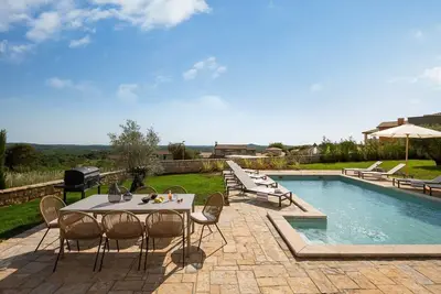 Image de Rustic Villa Reichardia with a pool in Istri, panoramic view, pet friendly, quite area, family, private parking, terrace, fancy yard