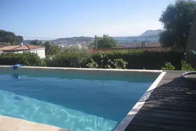 Image de Villa, Piscine salle de fitness. spa. Superbe vue mer. Jardin. Quartier  résidentiel