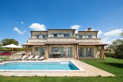 Image de Rustic Villa Ruta with a pool in Istri, panoramic view, pet friendly, quite area, family, private parking, terrace, fancy yard