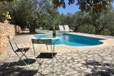 Image de Maison familiale calme. Panorama sur le Haut-Var, Piscine, confort.