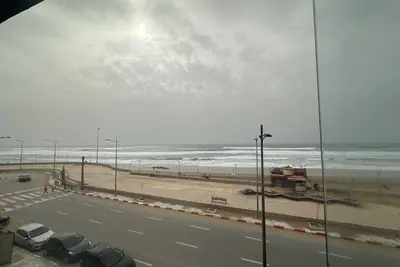 Image de Apparemment front mer et pied dans l’eau