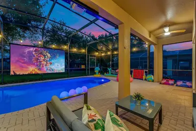 Image de Epic Renovated Immersive Themed Pool Villa l Vr Game Room  l 3 miles to Disney