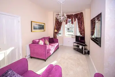 Image de Tsa Shaftesbury. 4 star, 4 dbl Br hse in city.