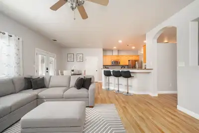 Image de Central bliss near parks & shops