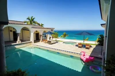 Image de Amazing Hacienda-style Ocean Front Villa w/private beach palapa.