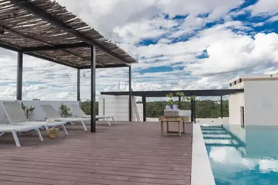 Image de Luxury Tulum Apartment: 2-Br Retreat, Sleeps 4, Balcony Views, Stylish Interiors