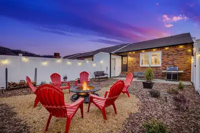 Image de Stylish condo Elizabethton Tennessee, private fenced back yard, family friendly