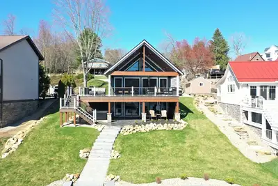 Image de Lake Front Paradise-Dock, Deck, Hot Tub, Lake & Sunrises-