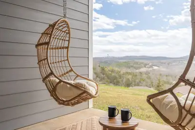 Image de Sleep 16★Family-Friendly★Panoramic View★Kind Bed, Pool, Arcade, Central Location