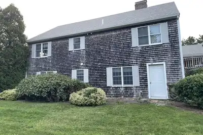 Relax in Rural Cape Cod in a spacious apartment. 6 minutes to the beach!