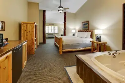 Image de Expanded King w/ Whirlpool Cottage, Stoney Creek Des Moines, Near I-35