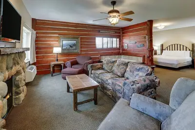 Image de Charming Johnston Getaway! Heated Pools, Close to Downtown Des Moines